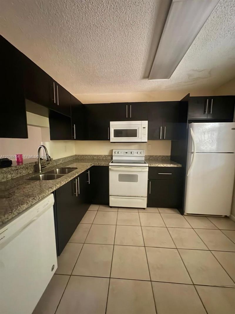 4174 Inverrary Dr , Unit 903, Lauderhill, FL 33319 Photo