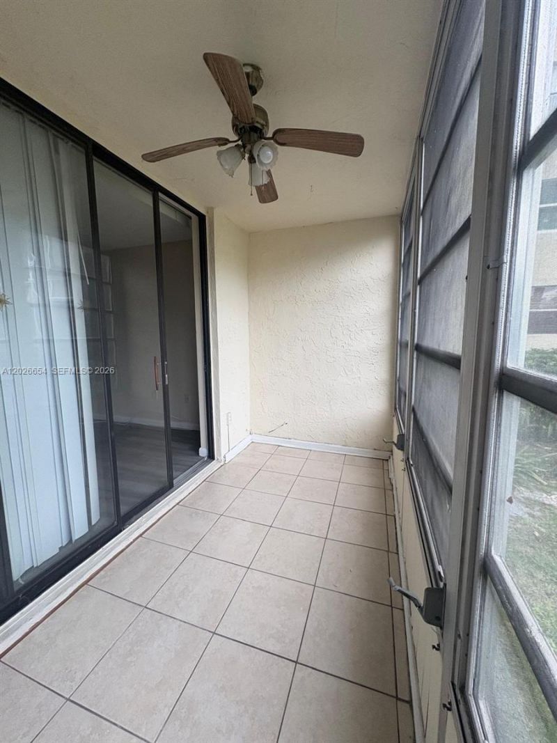 4174 Inverrary Dr , Unit 903, Lauderhill, FL 33319 Photo