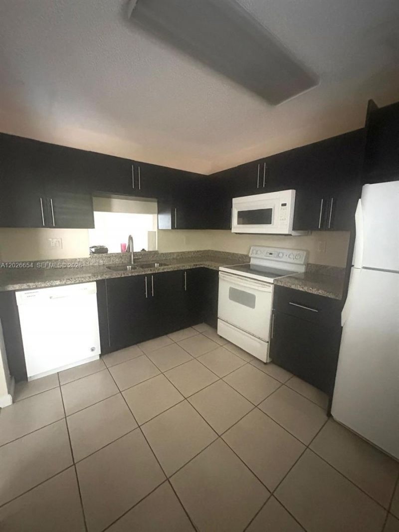 4174 Inverrary Dr , Unit 903, Lauderhill, FL 33319 Photo