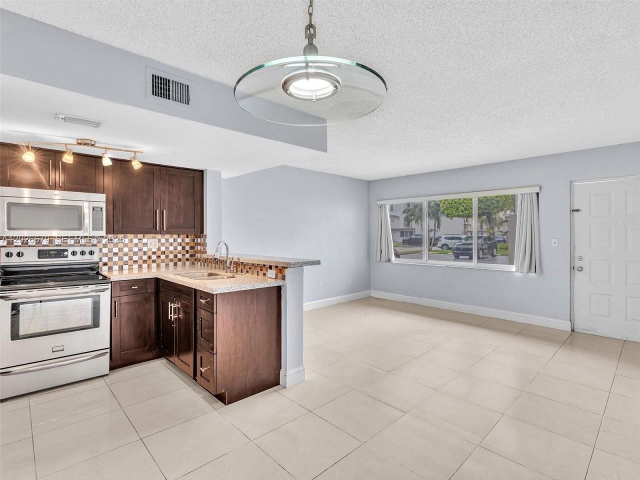 8695 NW 6th Ln, Unit 2-111, Miami, FL 33126 Photo