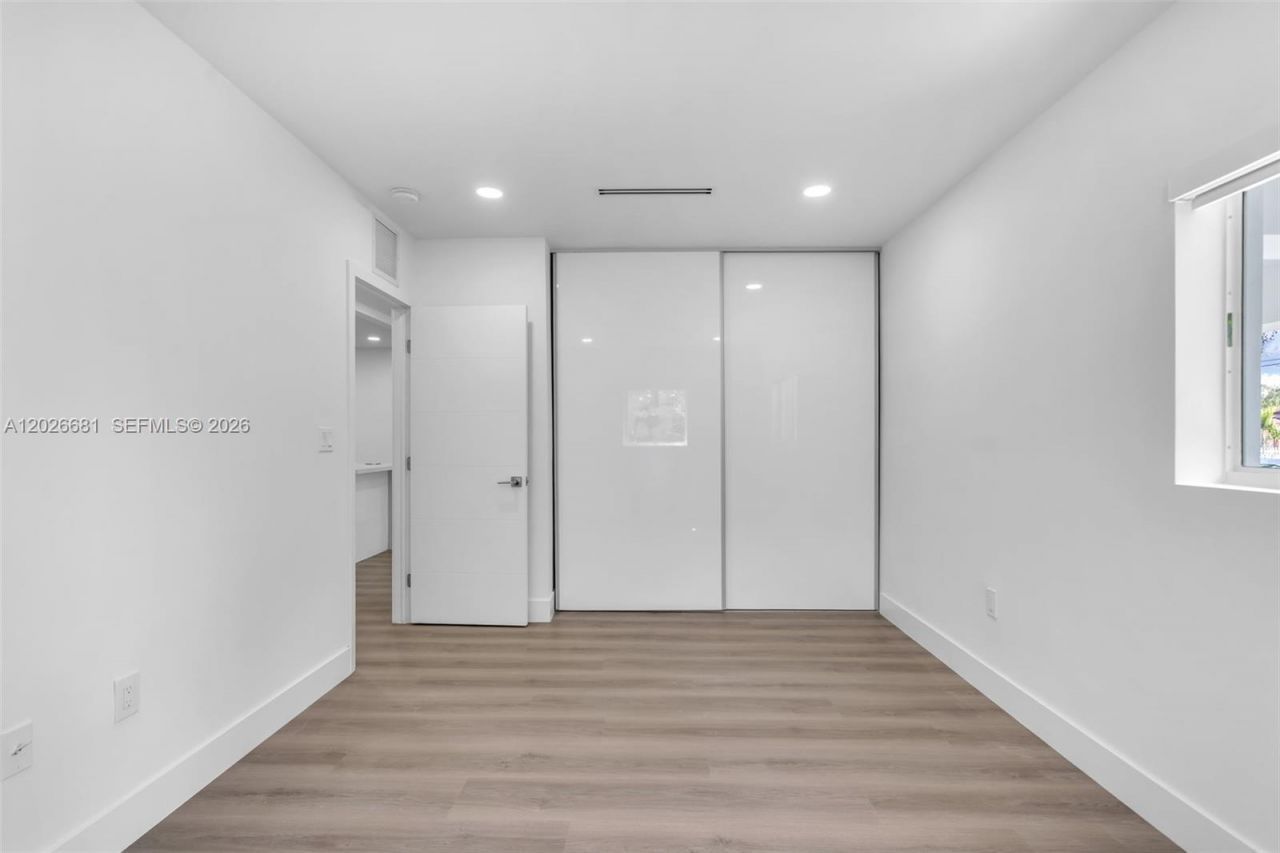 2810 SW 26th St, Unit 2810, Miami, FL 33133 Photo