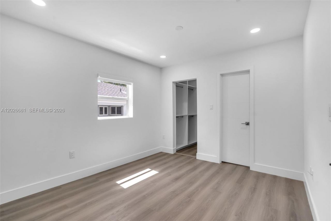 2810 SW 26th St, Unit 2810, Miami, FL 33133 Photo