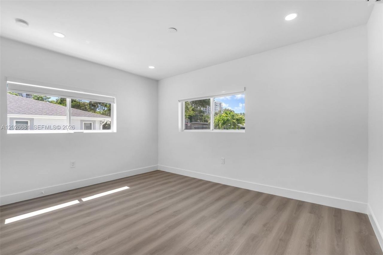 2810 SW 26th St, Unit 2810, Miami, FL 33133 Photo