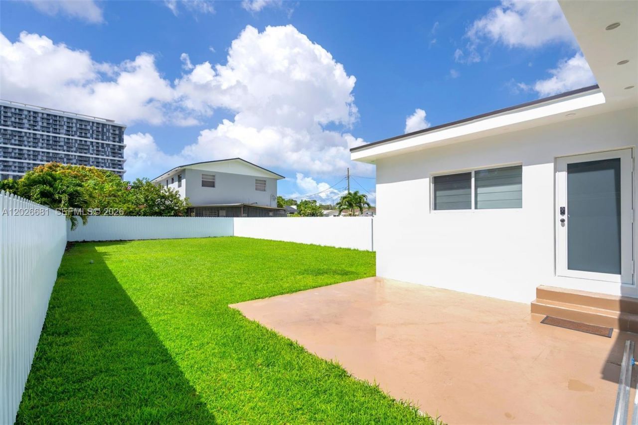 2810 SW 26th St, Unit 2810, Miami, FL 33133 Photo