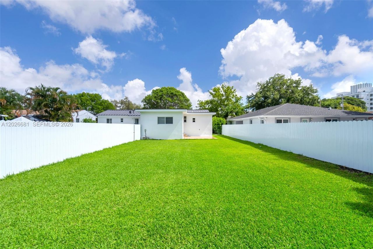 2810 SW 26th St, Unit 2810, Miami, FL 33133 Photo