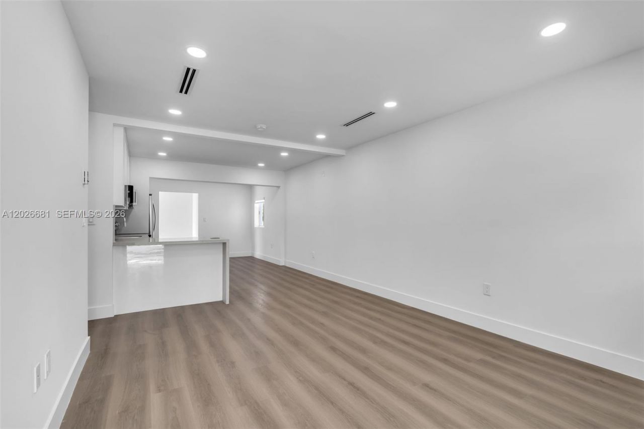 2810 SW 26th St, Unit 2810, Miami, FL 33133 Photo