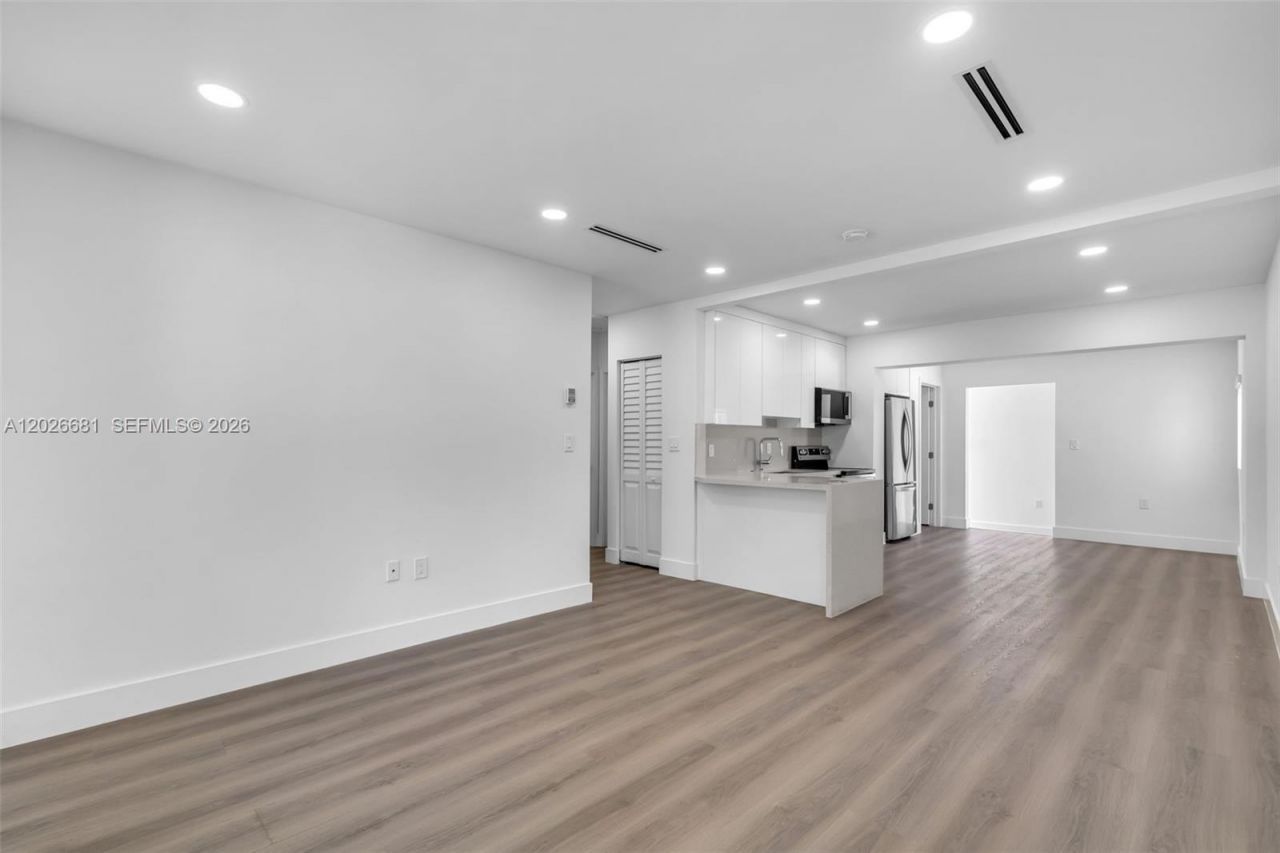 2810 SW 26th St, Unit 2810, Miami, FL 33133 Photo