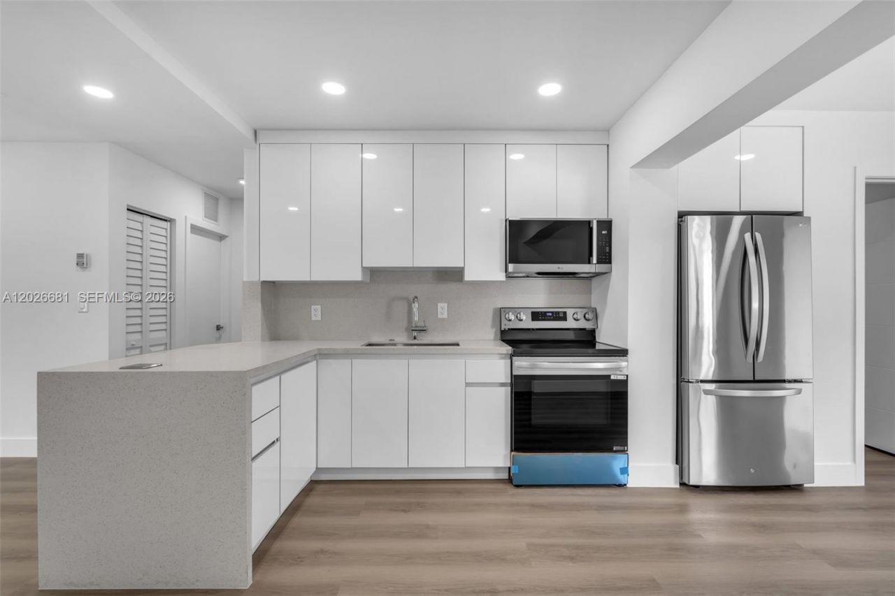 2810 SW 26th St, Unit 2810, Miami, FL 33133 Photo