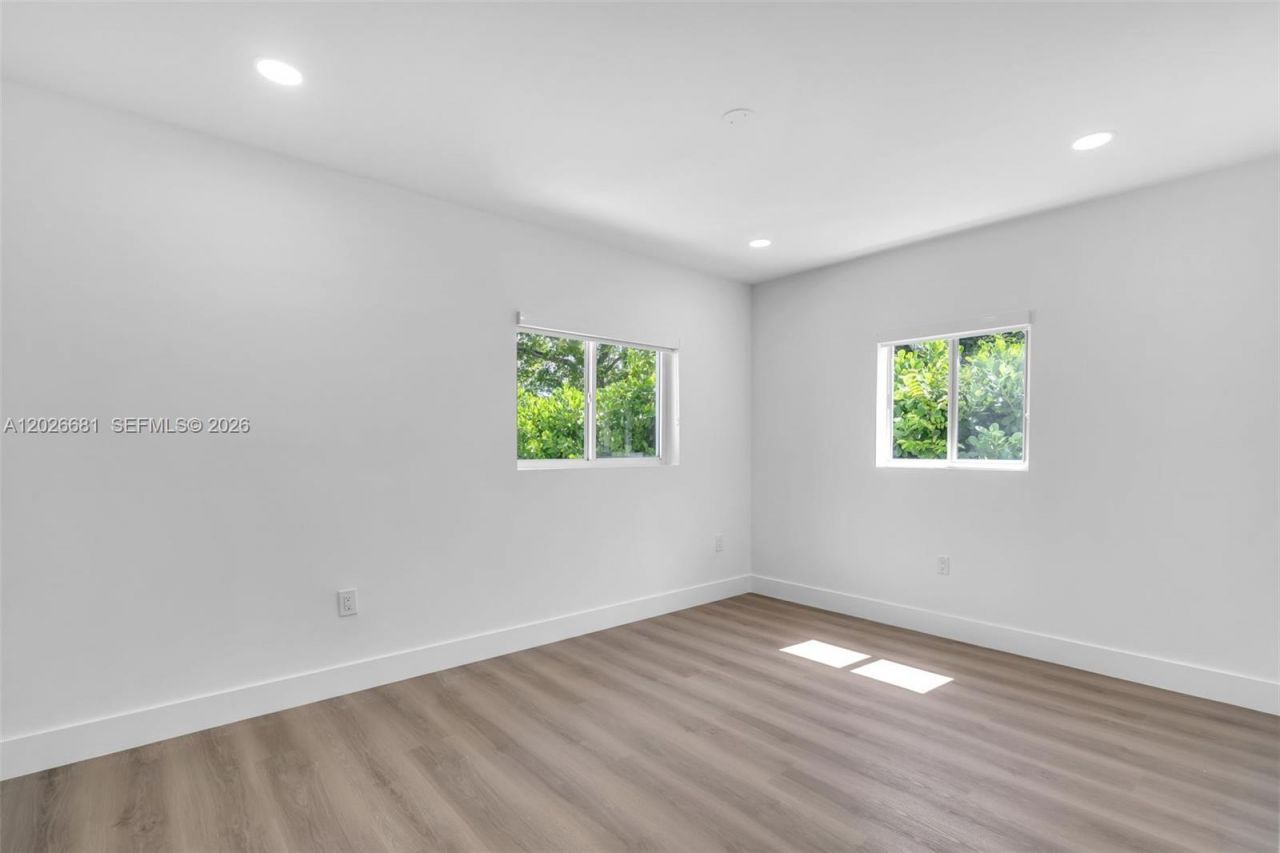 2810 SW 26th St, Unit 2810, Miami, FL 33133 Photo