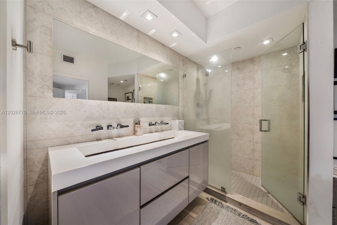 1330 West Ave, Unit 2414, Miami Beach, FL 33139 Photo