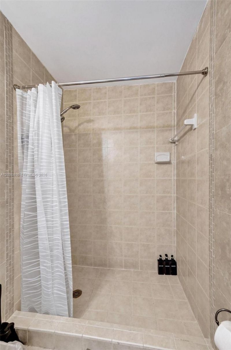 712 SW 7th Terr , Hallandale Beach, FL 33009 Photo