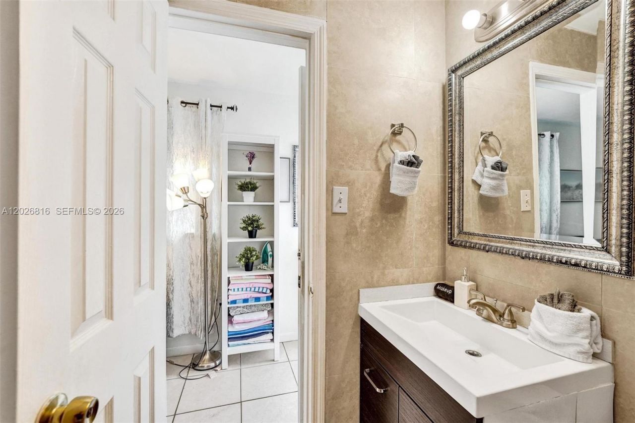 712 SW 7th Terr , Hallandale Beach, FL 33009 Photo