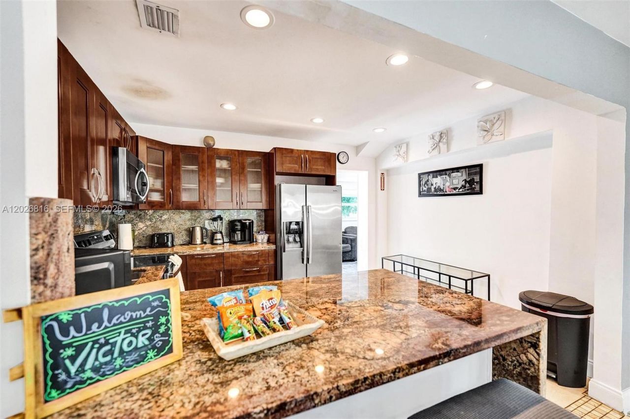 712 SW 7th Terr , Hallandale Beach, FL 33009 Photo
