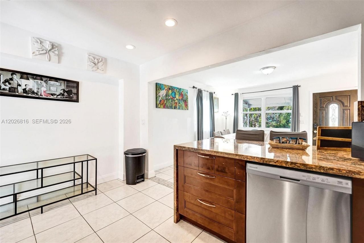 712 SW 7th Terr , Hallandale Beach, FL 33009 Photo