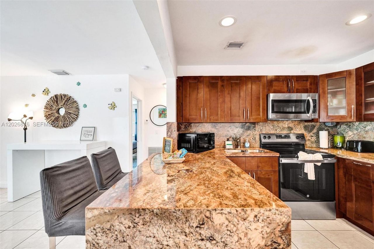 712 SW 7th Terr , Hallandale Beach, FL 33009 Photo