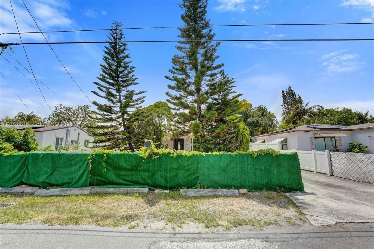 712 SW 7th Terr , Hallandale Beach, FL 33009 Photo