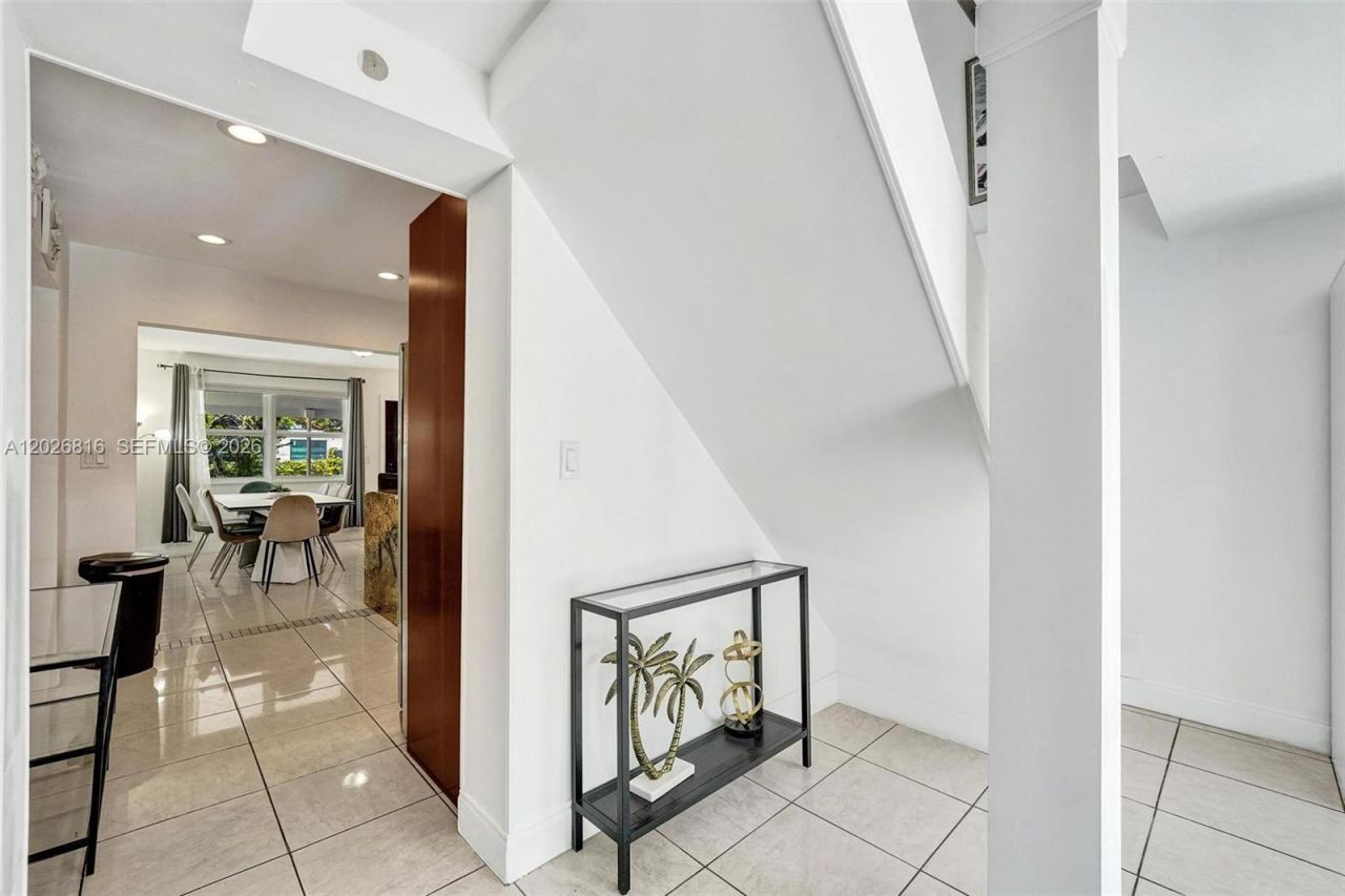 712 SW 7th Terr , Hallandale Beach, FL 33009 Photo