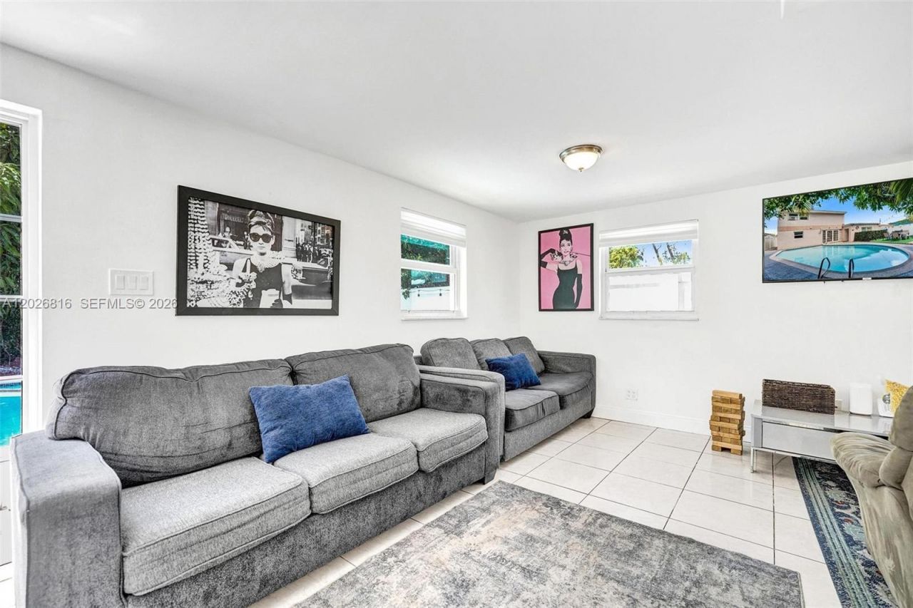 712 SW 7th Terr , Hallandale Beach, FL 33009 Photo