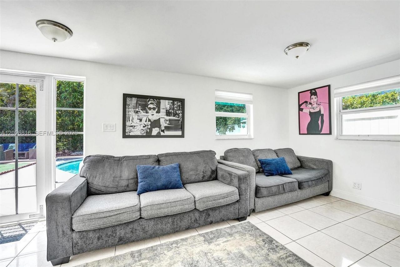 712 SW 7th Terr , Hallandale Beach, FL 33009 Photo