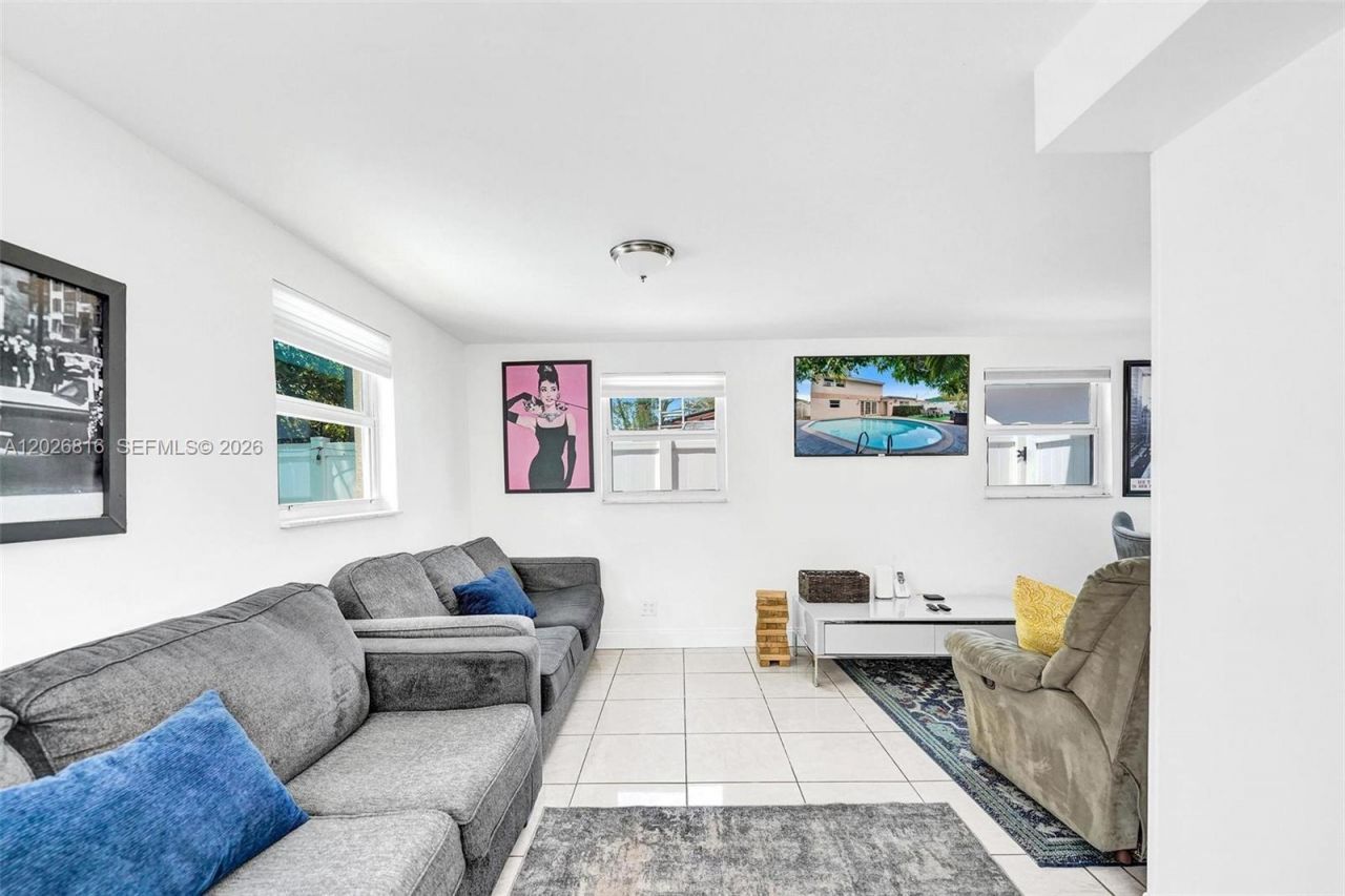 712 SW 7th Terr , Hallandale Beach, FL 33009 Photo