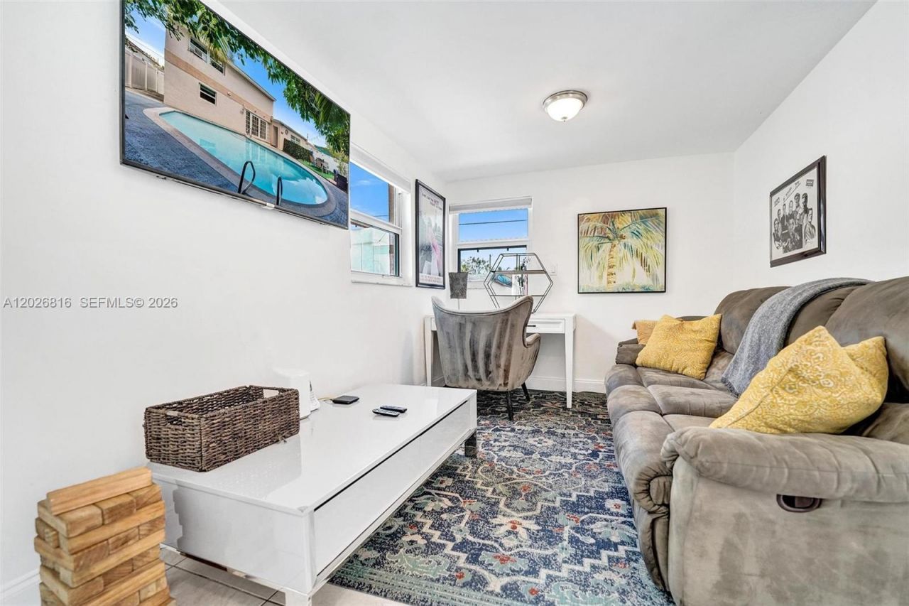 712 SW 7th Terr , Hallandale Beach, FL 33009 Photo