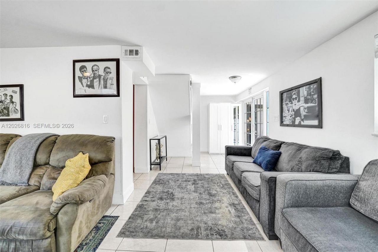 712 SW 7th Terr , Hallandale Beach, FL 33009 Photo