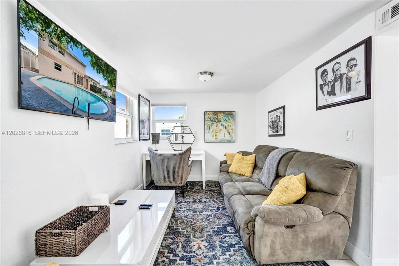 712 SW 7th Terr , Hallandale Beach, FL 33009 Photo