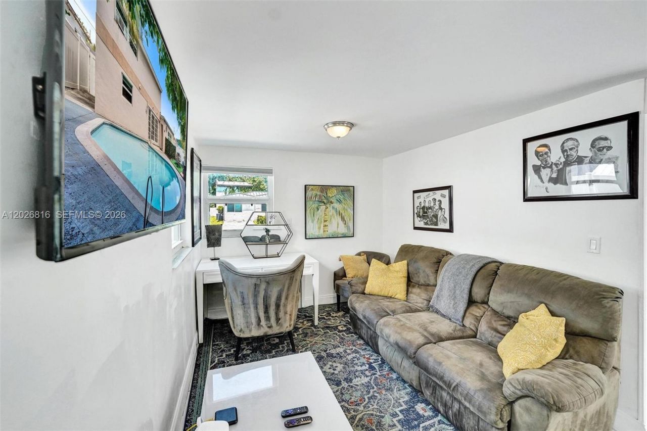 712 SW 7th Terr , Hallandale Beach, FL 33009 Photo