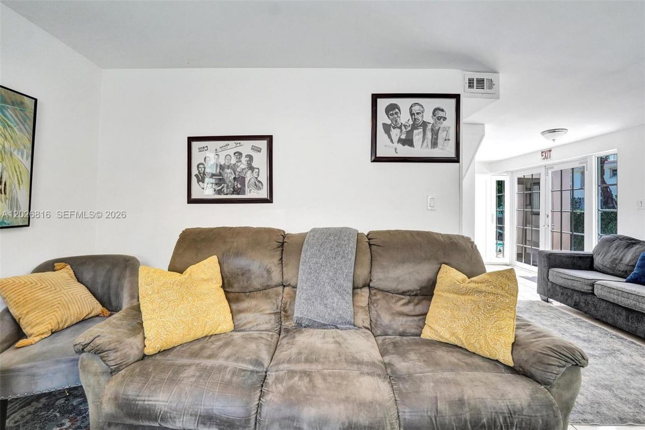 712 SW 7th Terr , Hallandale Beach, FL 33009 Photo