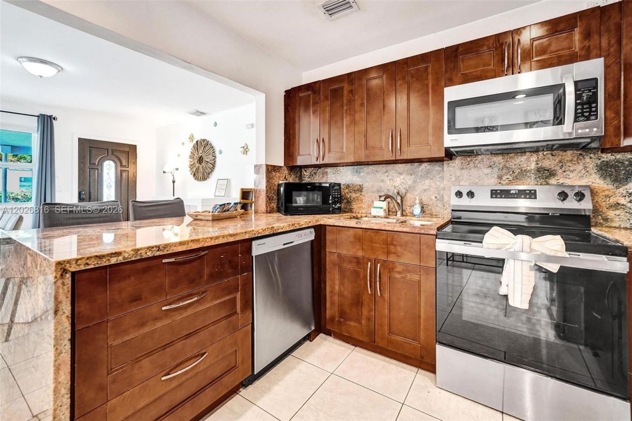 712 SW 7th Terr , Hallandale Beach, FL 33009 Photo
