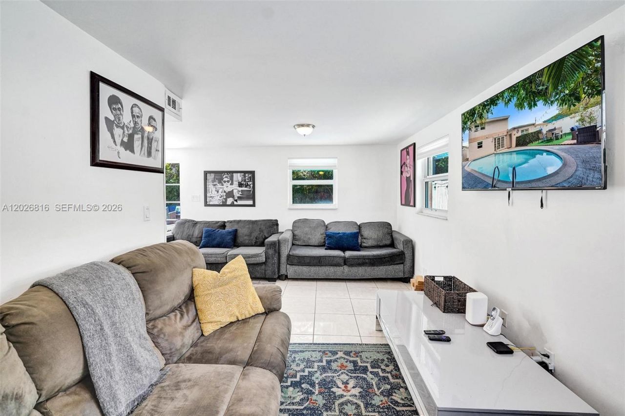 712 SW 7th Terr , Hallandale Beach, FL 33009 Photo