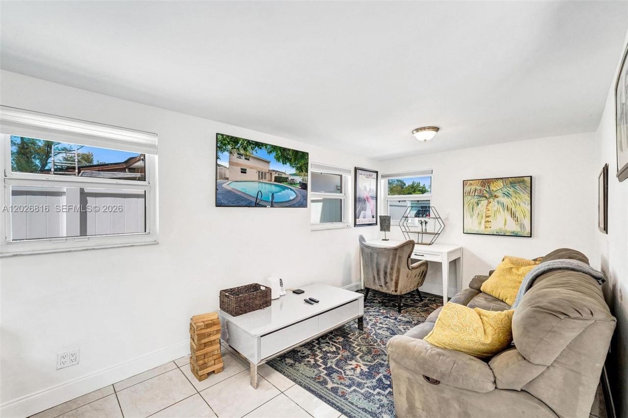 712 SW 7th Terr , Hallandale Beach, FL 33009 Photo