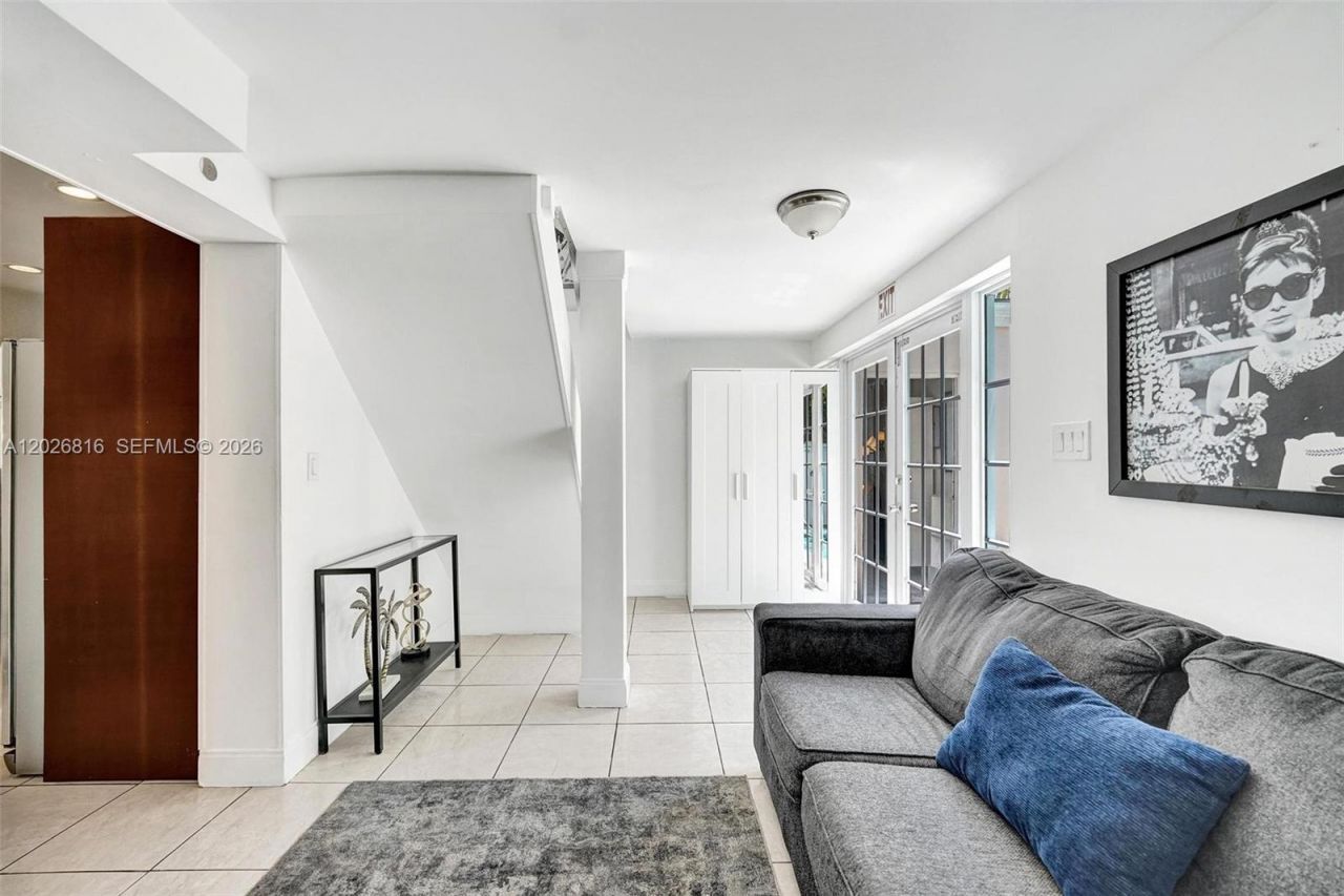 712 SW 7th Terr , Hallandale Beach, FL 33009 Photo