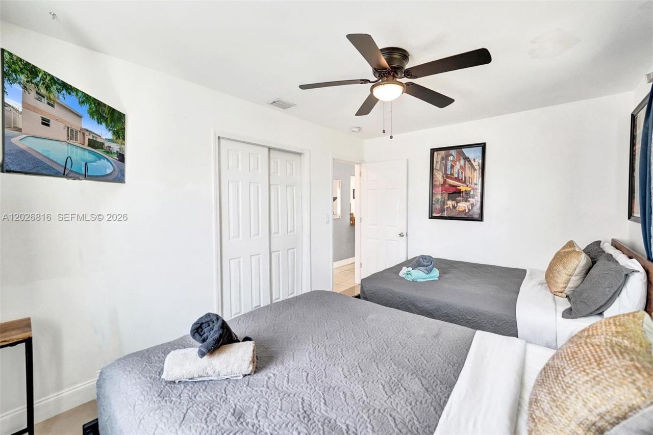 712 SW 7th Terr , Hallandale Beach, FL 33009 Photo