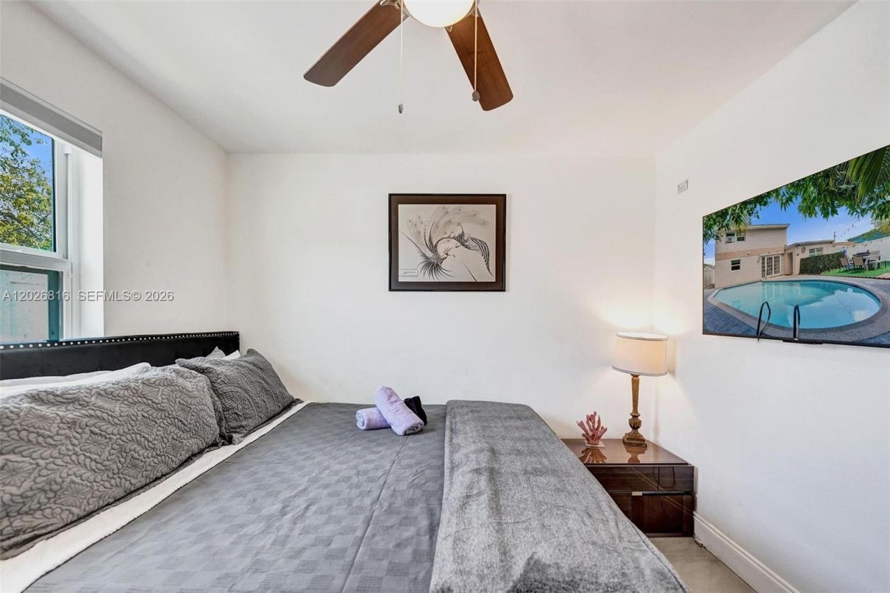 712 SW 7th Terr , Hallandale Beach, FL 33009 Photo