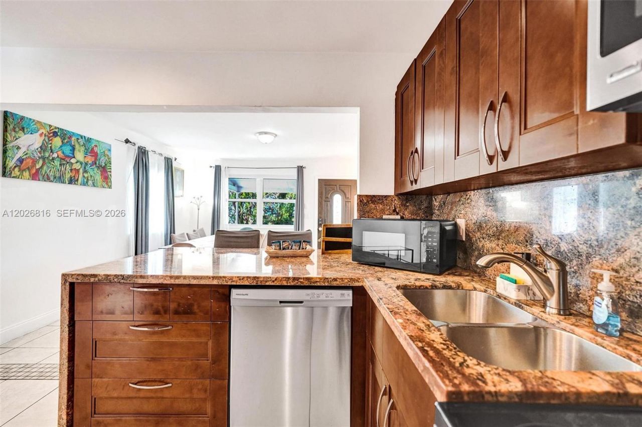 712 SW 7th Terr , Hallandale Beach, FL 33009 Photo