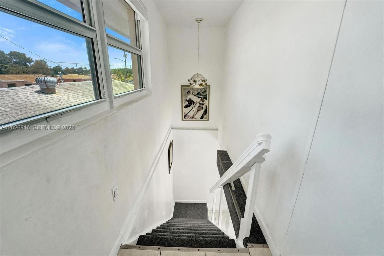 712 SW 7th Terr , Hallandale Beach, FL 33009 Photo