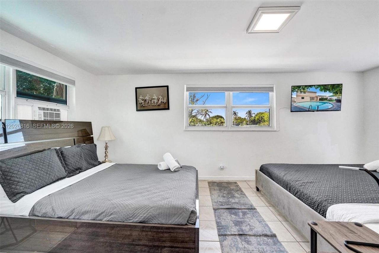 712 SW 7th Terr , Hallandale Beach, FL 33009 Photo