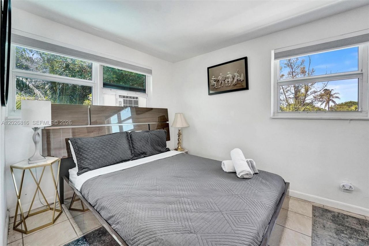 712 SW 7th Terr , Hallandale Beach, FL 33009 Photo