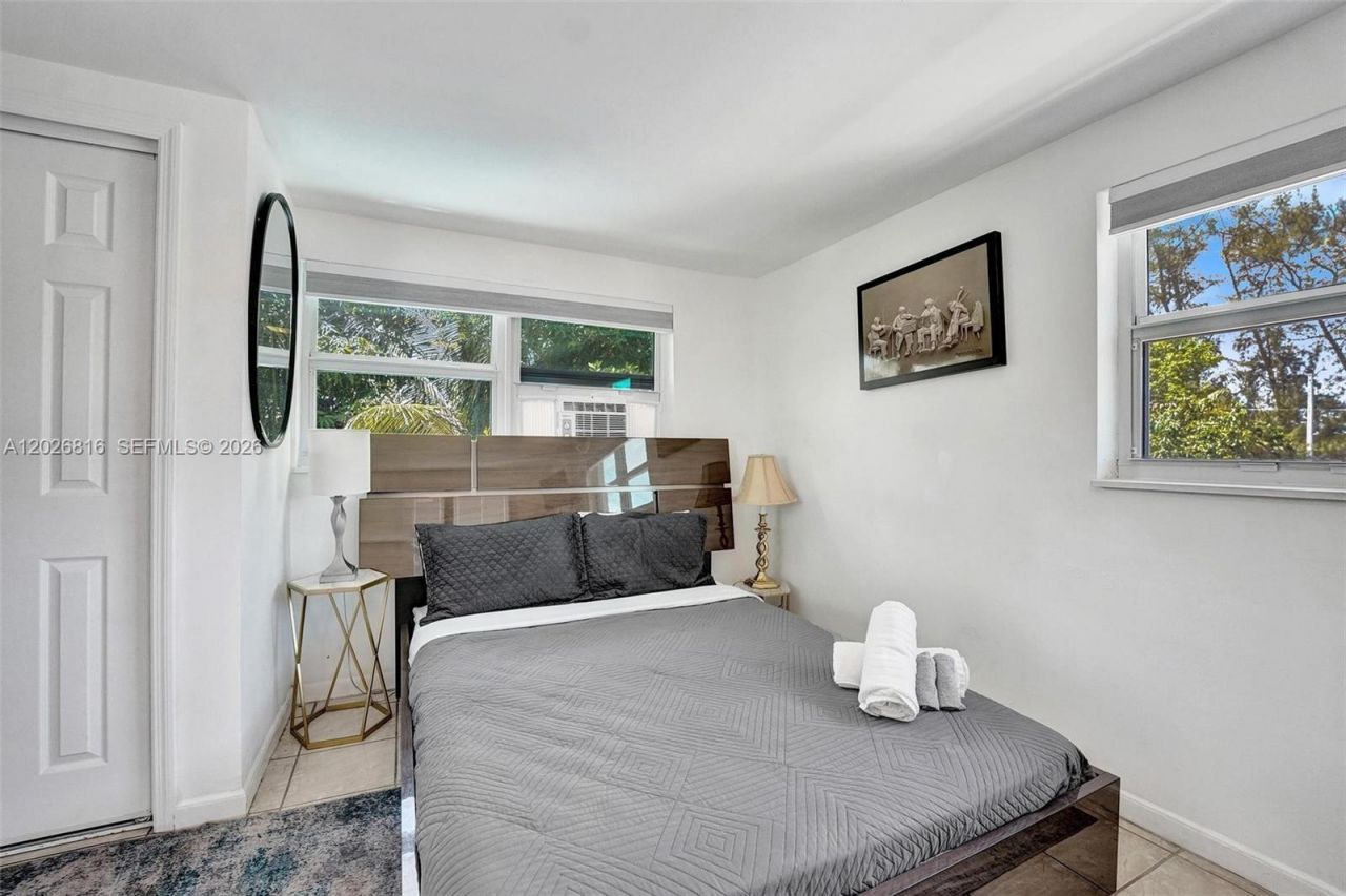 712 SW 7th Terr , Hallandale Beach, FL 33009 Photo