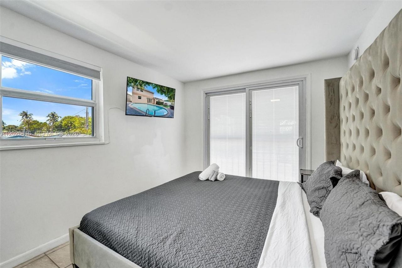 712 SW 7th Terr , Hallandale Beach, FL 33009 Photo