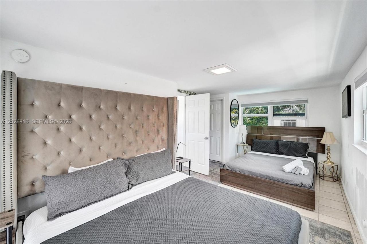 712 SW 7th Terr , Hallandale Beach, FL 33009 Photo