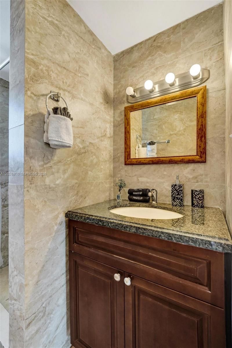712 SW 7th Terr , Hallandale Beach, FL 33009 Photo
