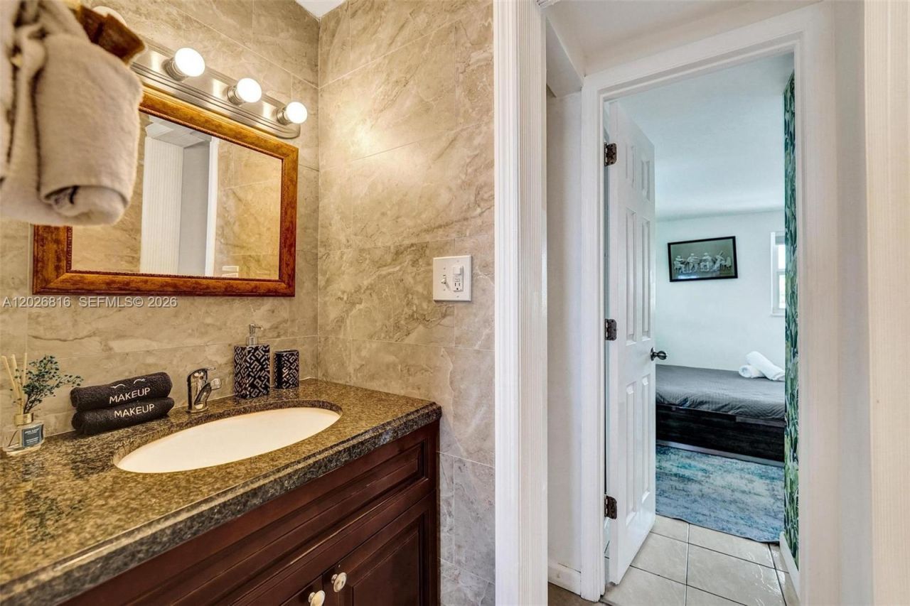 712 SW 7th Terr , Hallandale Beach, FL 33009 Photo