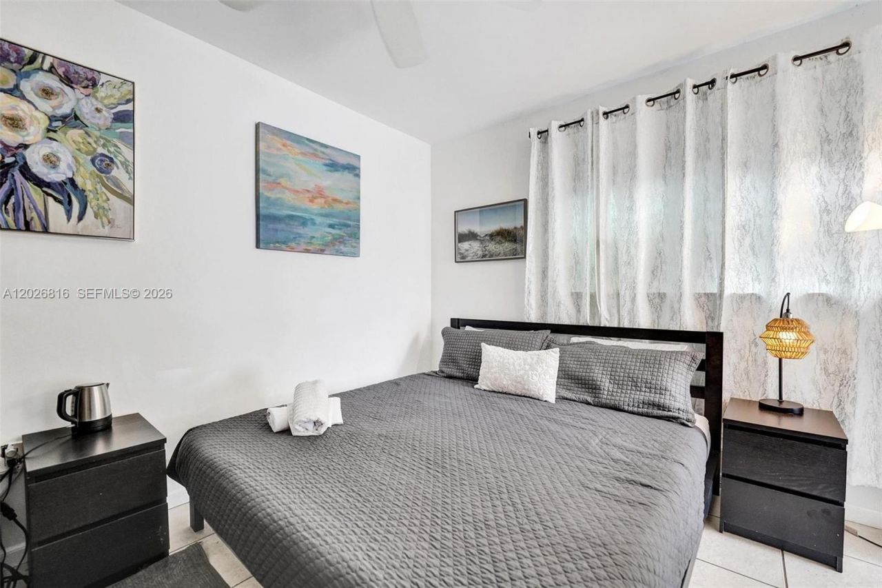 712 SW 7th Terr , Hallandale Beach, FL 33009 Photo