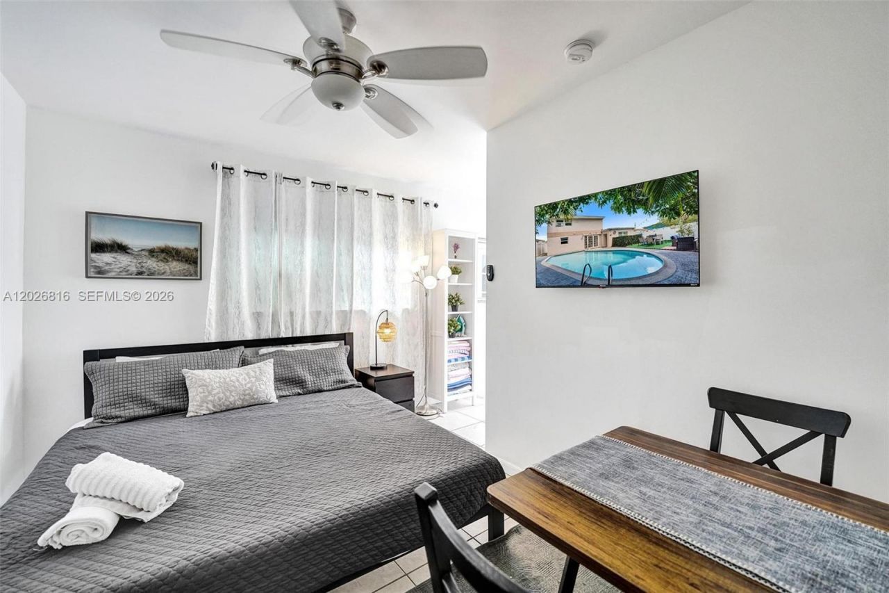 712 SW 7th Terr , Hallandale Beach, FL 33009 Photo