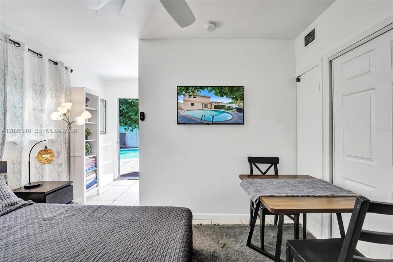 712 SW 7th Terr , Hallandale Beach, FL 33009 Photo
