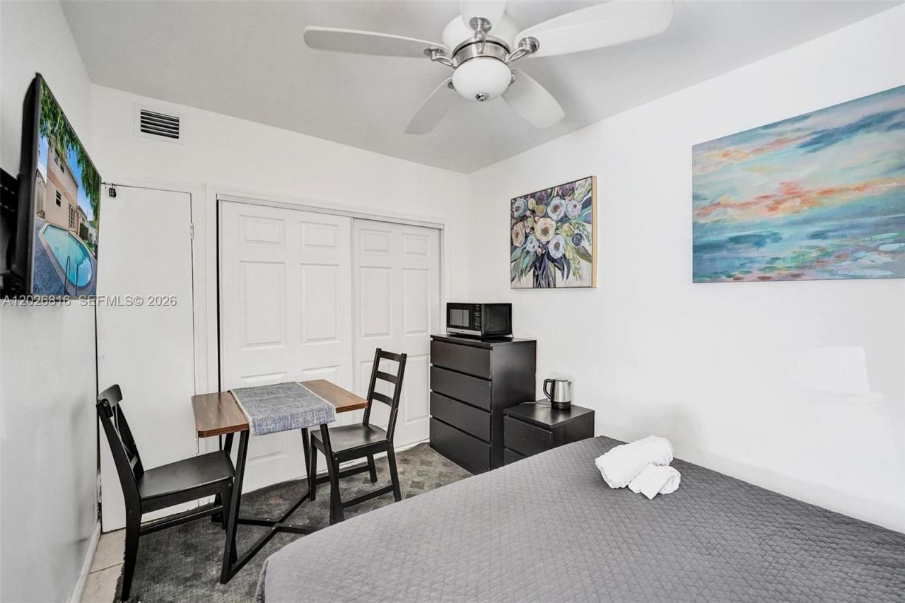 712 SW 7th Terr , Hallandale Beach, FL 33009 Photo