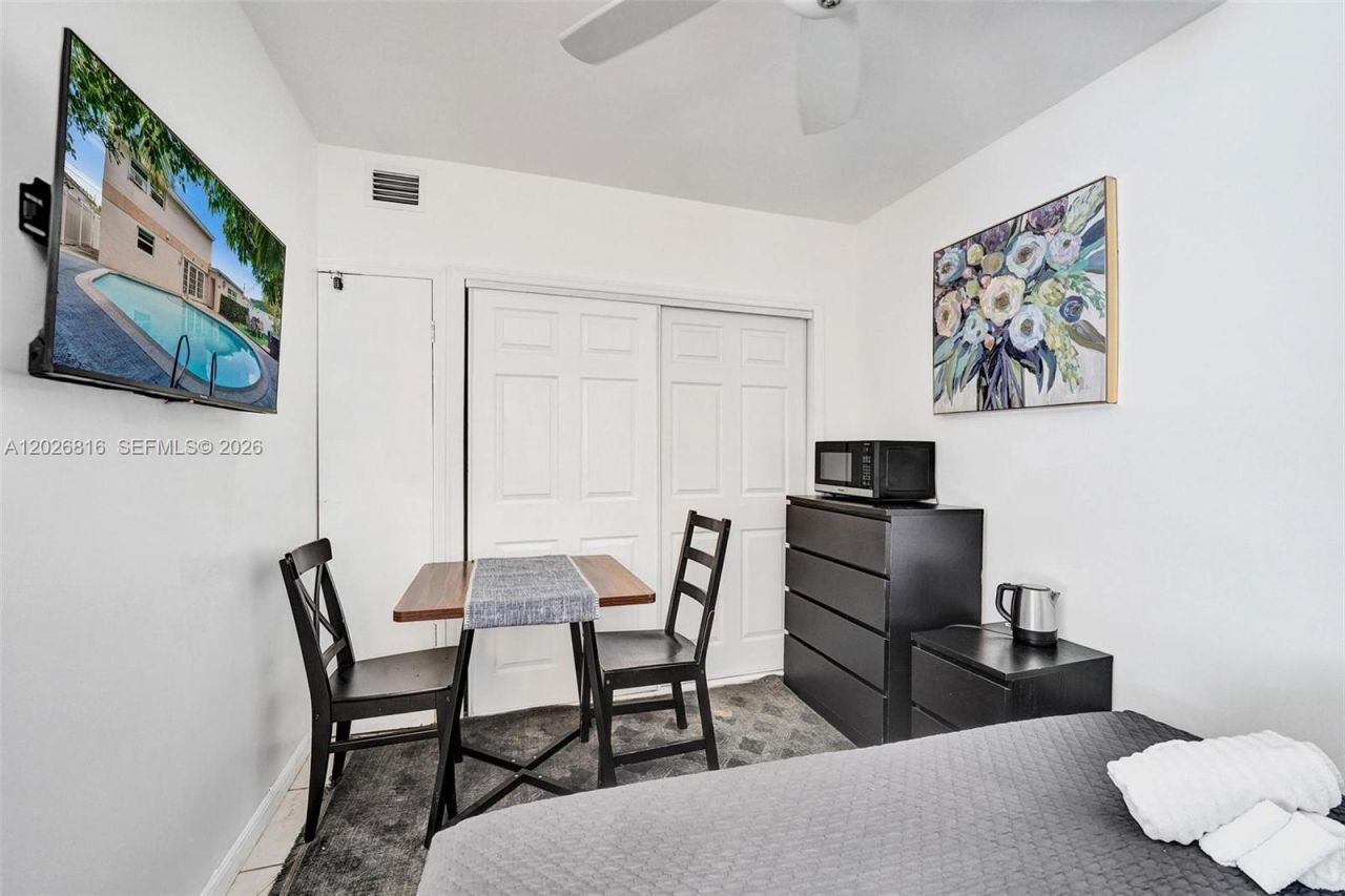 712 SW 7th Terr , Hallandale Beach, FL 33009 Photo