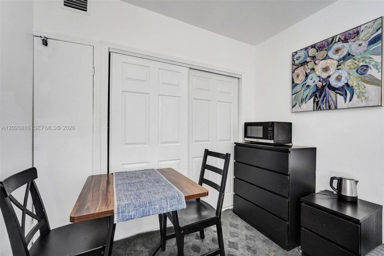 712 SW 7th Terr , Hallandale Beach, FL 33009 Photo